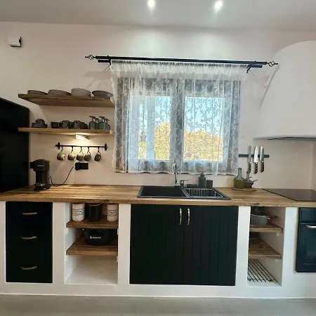 Erinia Luxury Apartman
