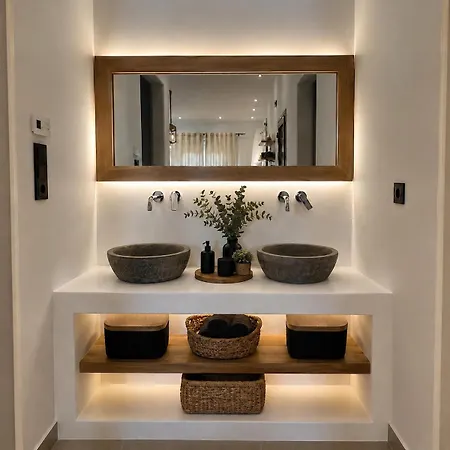 Erinia Luxury *