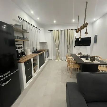 Erinia Luxury Apartman Áno Potamiá